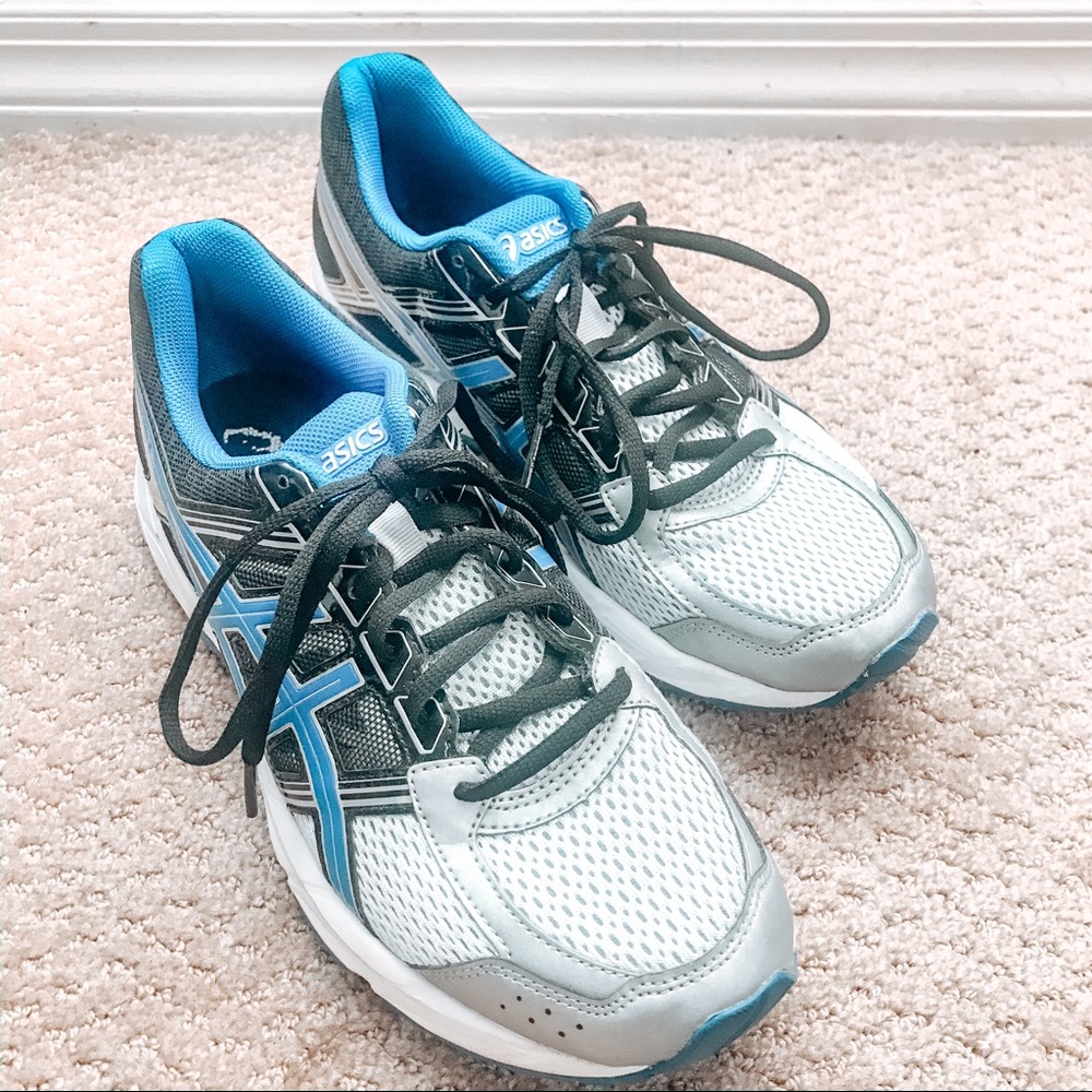 🦋MOVING SALE🦋 NEW blue and black asics sneakers